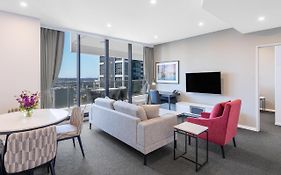 Meriton Kent Street 5*